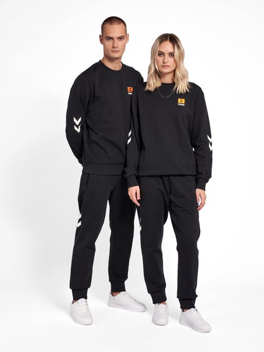 hmlLGC LIAM SWEATSHIRT, BLACK, model