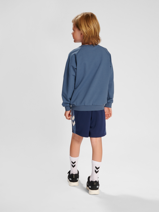 hmlGLEN SWEATSHIRT, BERING SEA, model