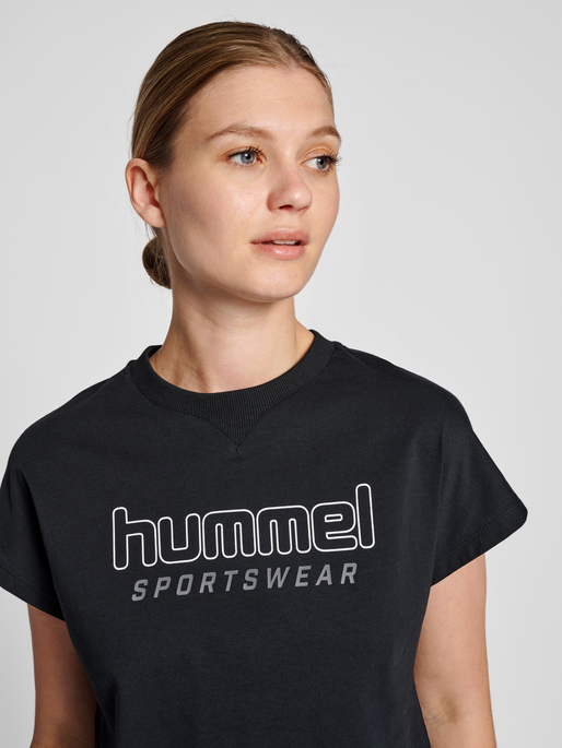 hmlLGC JUNE CROPPED T-SHIRT, 2001, model
