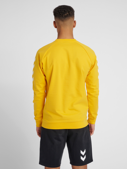 HUMMEL GO COTTON SWEATSHIRT, SPORTS YELLOW, model