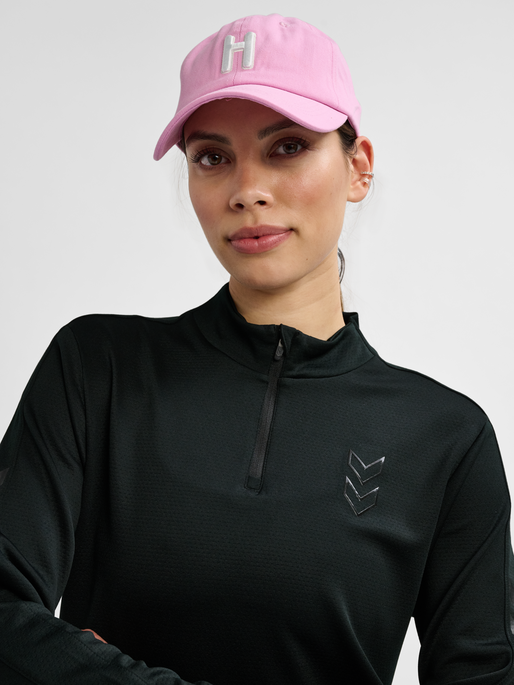 hmlACTIVE PL HALF ZIP WOMAN, BLACK, model