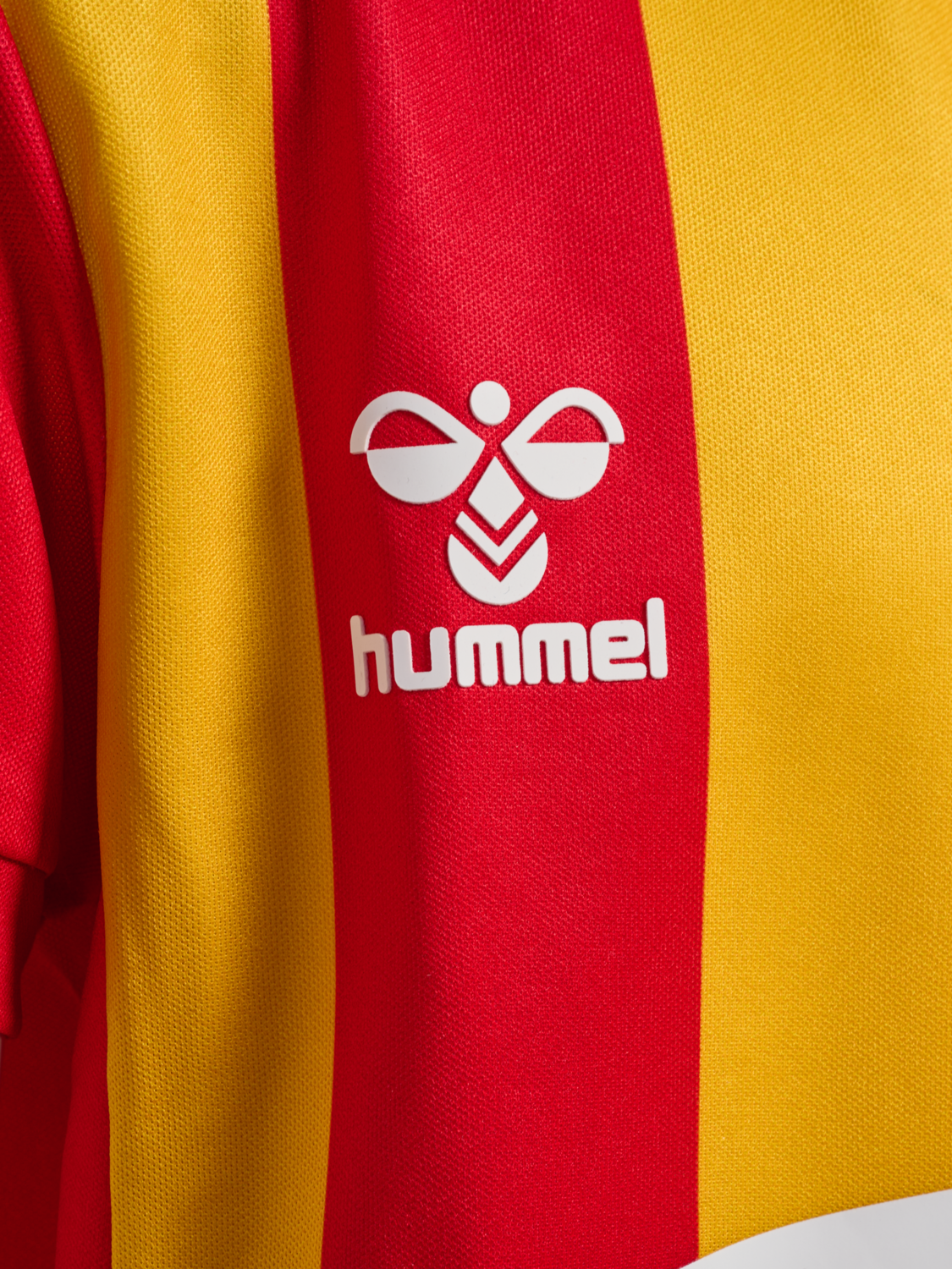CSC 26/27 HOME JERSEY S/S KIDS, TRUE RED/SPORTS YELLOW W/SPONS, packshot