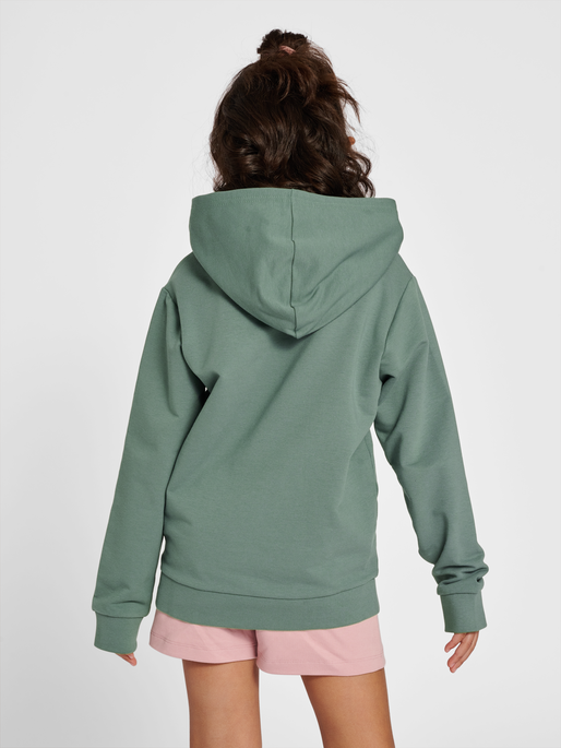 hmlCUATRO HOODIE, LAUREL WREATH, model
