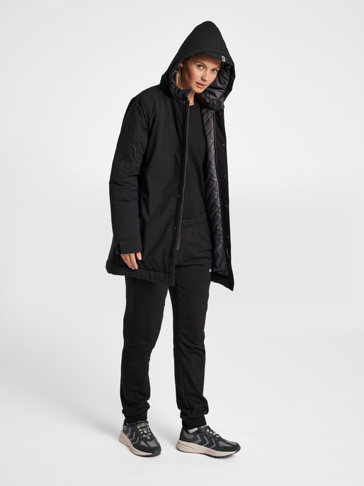 hmlNORTH PARKA JACKET WOMAN, BLACK/ASPHALT, model