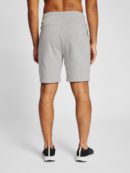 hmlICONS REGULAR SHORTS, GREY MELANGE, model