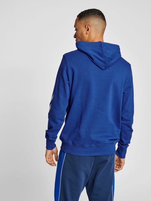 hmlLEGACY LOGO HOODIE, MAZARINE BLUE, model