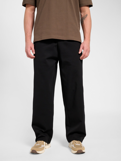 hmlDEFENDER PANTS, BLACK, model