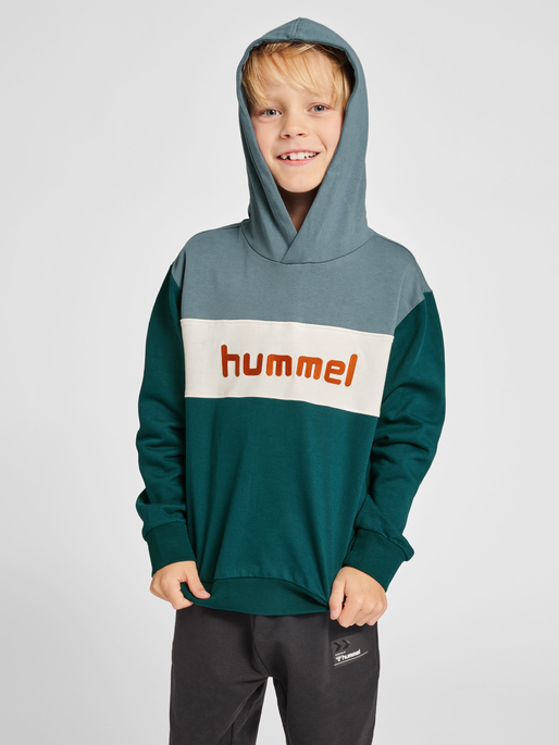 hmlMORTEN HOODIE, DEEP TEAL, model