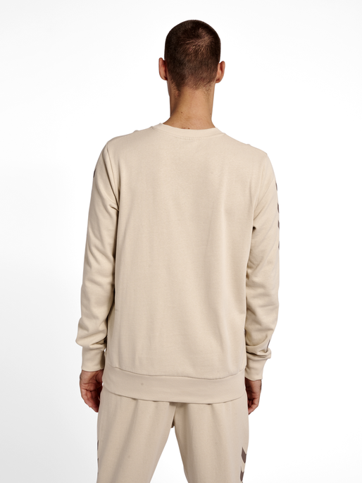 Adidas originals 2025 chevron crew sweatshirt