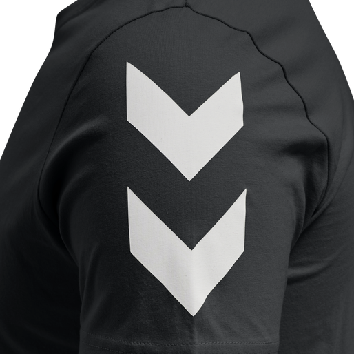 hmlLEGACY CHEVRON T-SHIRT, BLACK, packshot
