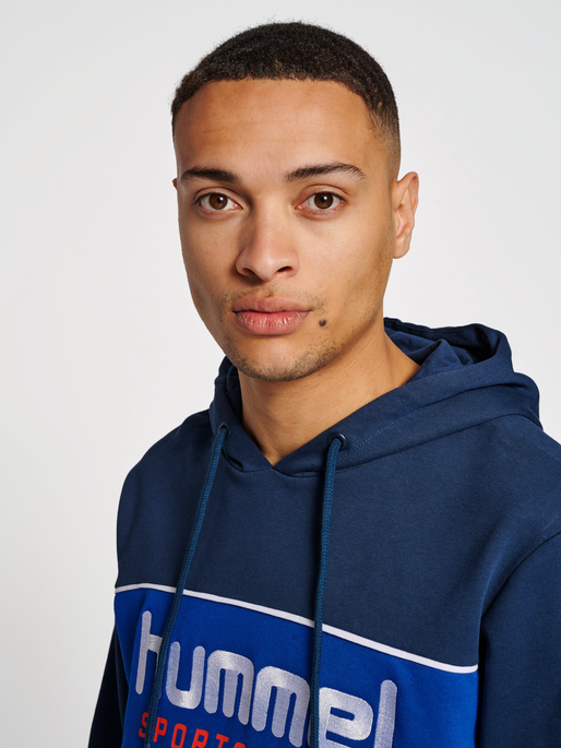 hmlLGC JULIAN HOODIE, 7459, model