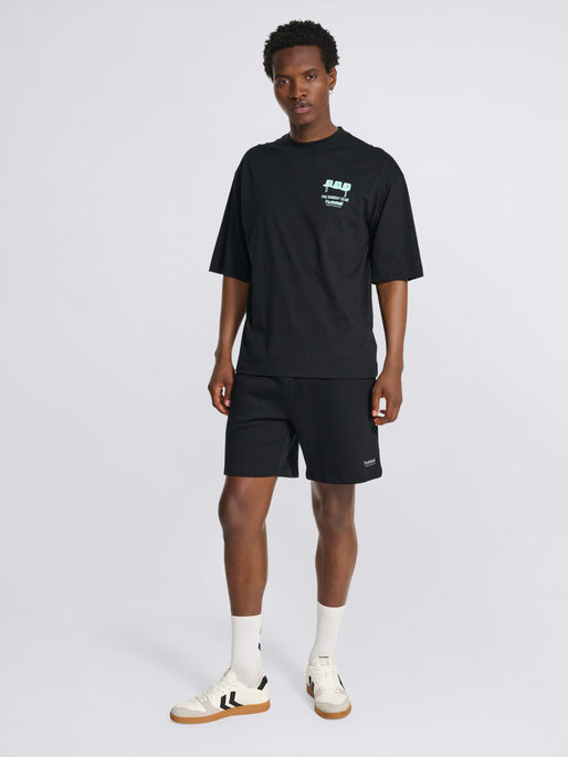 hmlOVERSIZED T-SHIRT S/S SUNDAY, BLACK, model