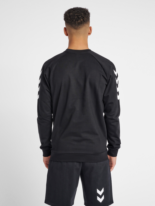 HUMMEL GO COTTON SWEATSHIRT, BLACK, model