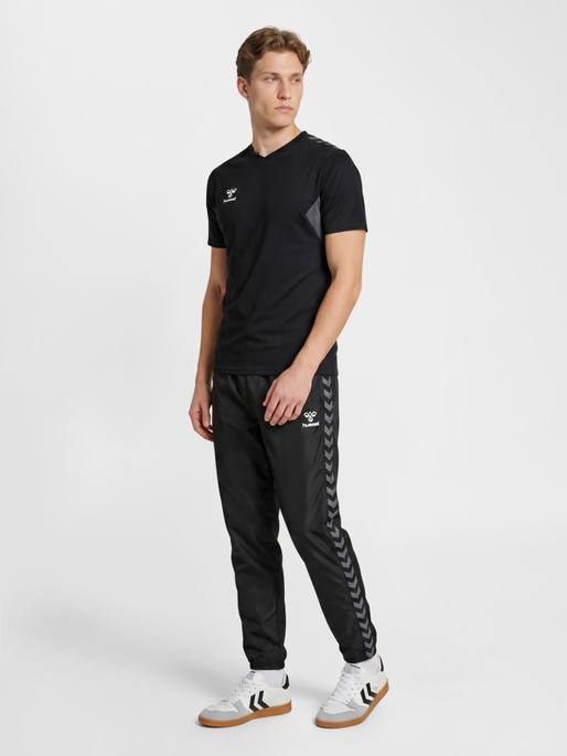 hmlAUTHENTIC CO T-SHIRT S/S, BLACK, model
