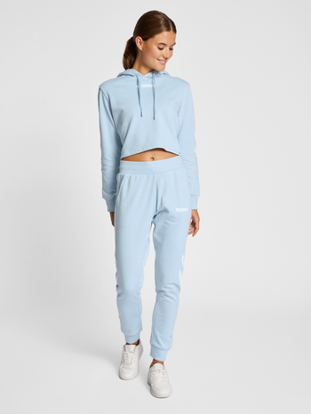 hmlLEGACY WOMAN CROPPED HOODIE, CELESTIAL BLUE, model