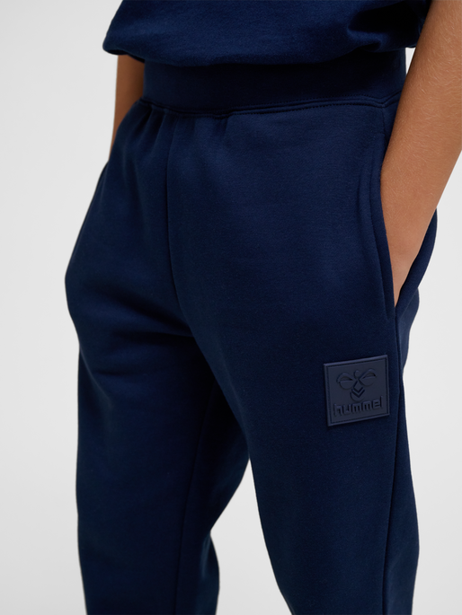 hmlCLEAN ADJUSTABLE PANTS, BLACK IRIS, model