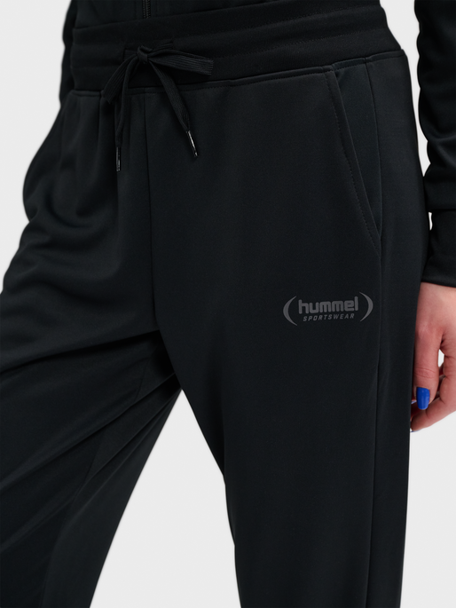 hmlPAOLA POLY  TRACKSUIT SET, BLACK, model