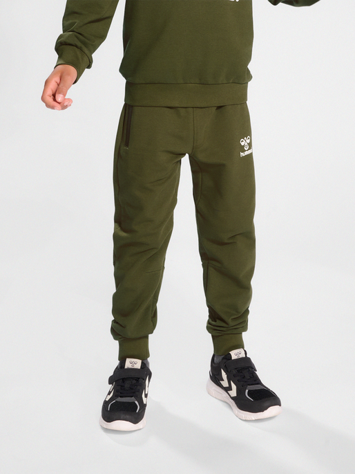 hmlON PANTS, OLIVE NIGHT, model