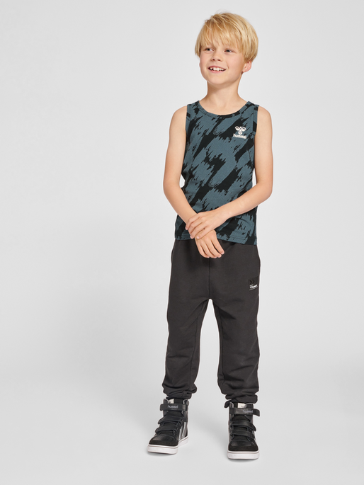 hmlNOLAN TANK TOP 2-PACK, DARK OLIVE, model