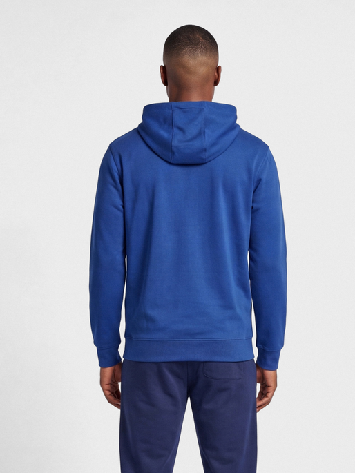hmlGO 2.0 ZIP HOODIE, TRUE BLUE, model