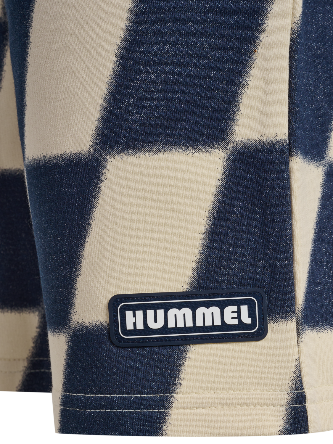 hmlPETS SHORTS, WOOD ASH, packshot