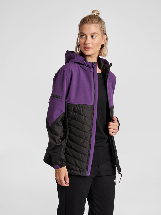 hmlNORTH HYBRID JACKET WOMAN, CROWN JEWEL, model