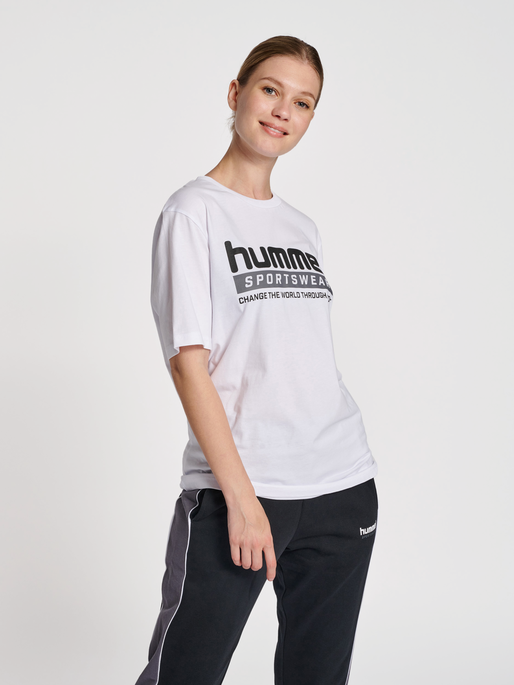 hmlLGC CARSON T-SHIRT, WHITE, model