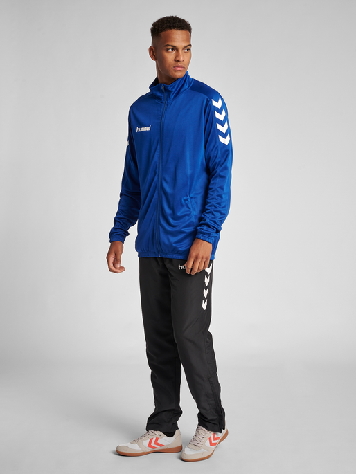 CORE POLY JACKET, TRUE BLUE, model