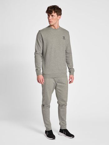 hmlOFFGRID SWEATSHIRT, GREY MELANGE, model
