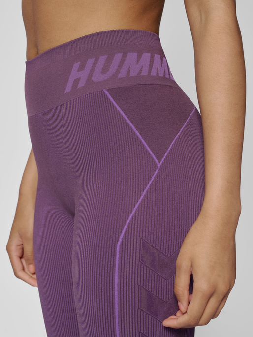 hmlTE CHRISTEL SEAMLESS MW TIGHTS, PLUM PERFECT/BELLFLOWER MELAN, model