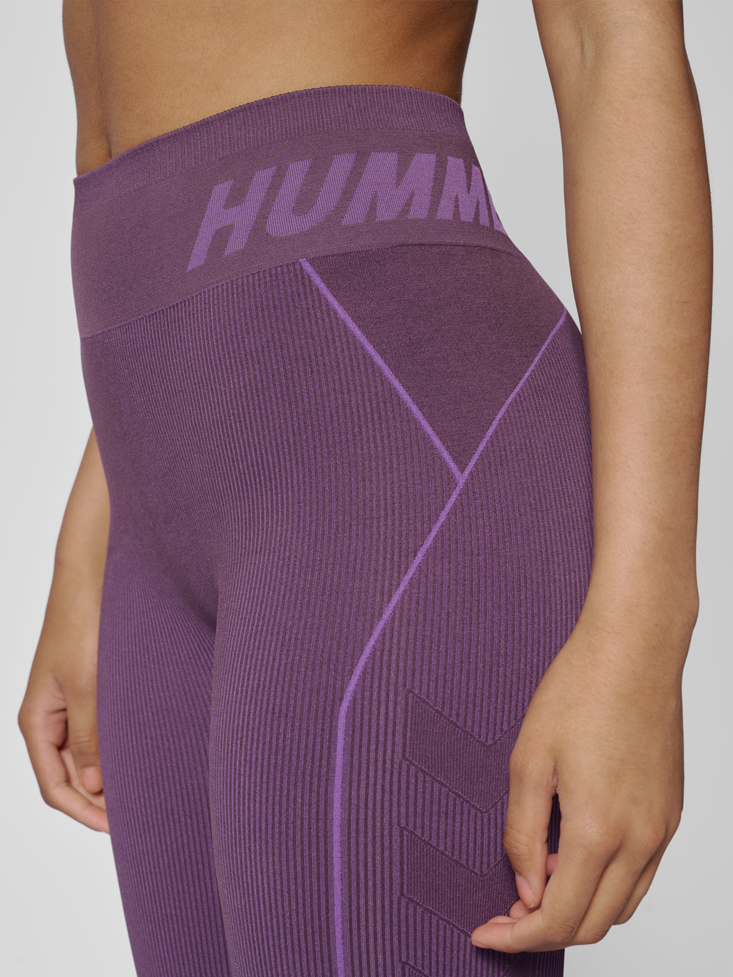hmlTE CHRISTEL SEAMLESS MW TIGHTS, PLUM PERFECT/BELLFLOWER MELAN, model