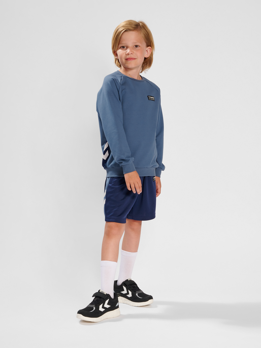 hmlGLEN SWEATSHIRT, BERING SEA, model