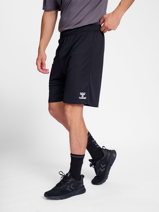 hmlESSENTIAL SHORTS, BLACK, model