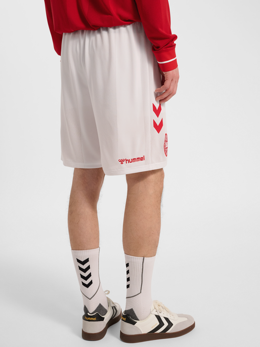 DBU 26 HOME SHORTS, WHITE, model