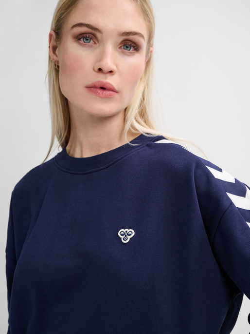 hummel ARCHIVE LOOSE FIT SWEATSHIRT - PEACOAT | hummel.dk 