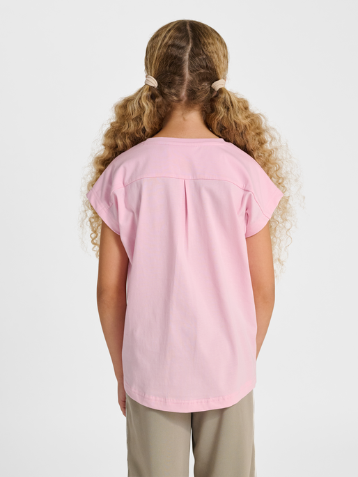 hmlJR REG T-SHIRT S/L BIG BEE, ROSEATE SPOONBILL, model