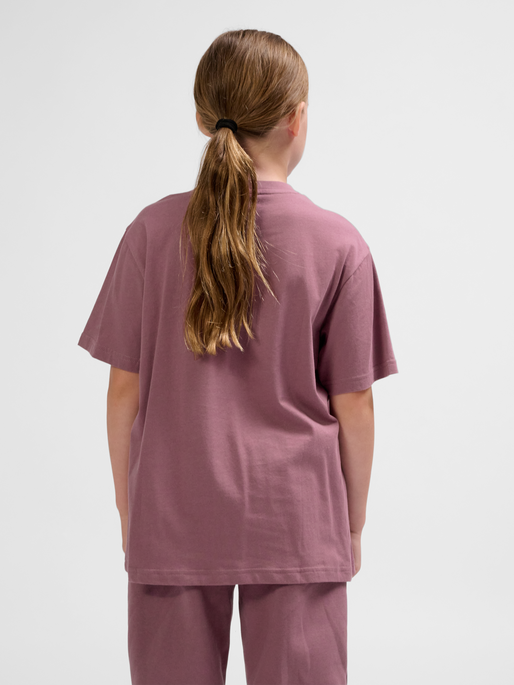 hmlCLEAN T-SHIRT S/S, 4093, model
