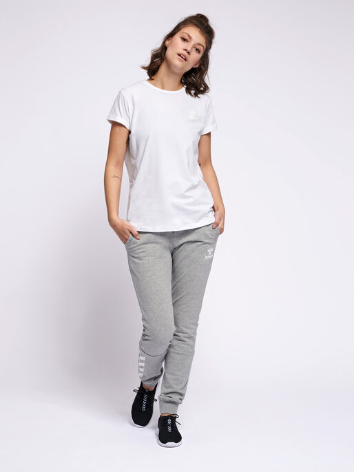 HMLISOBELLA T-SHIRT S/S, WHITE, model