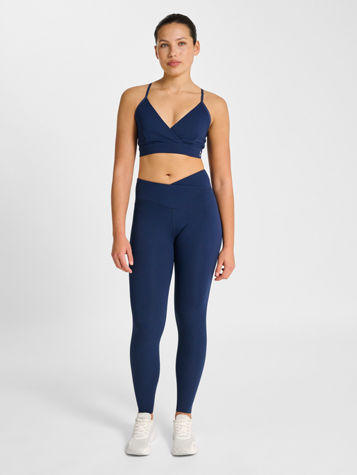 hmlYOGA STRAP BRA, DRESS BLUES, model
