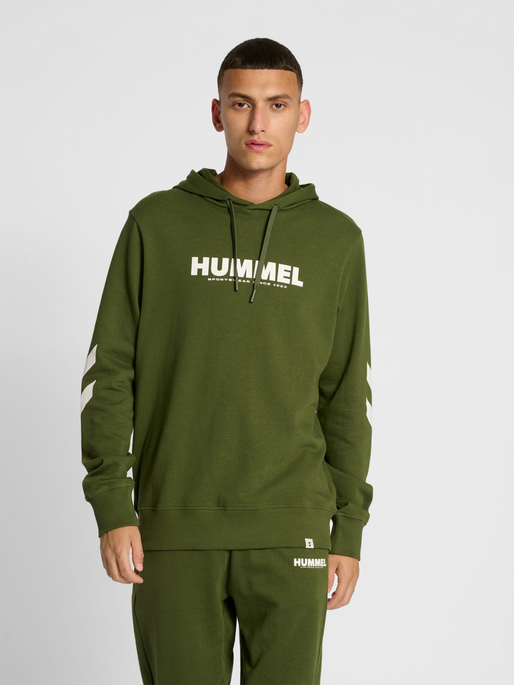 hmlLEGACY LOGO HOODIE, RIFLE GREEN, model