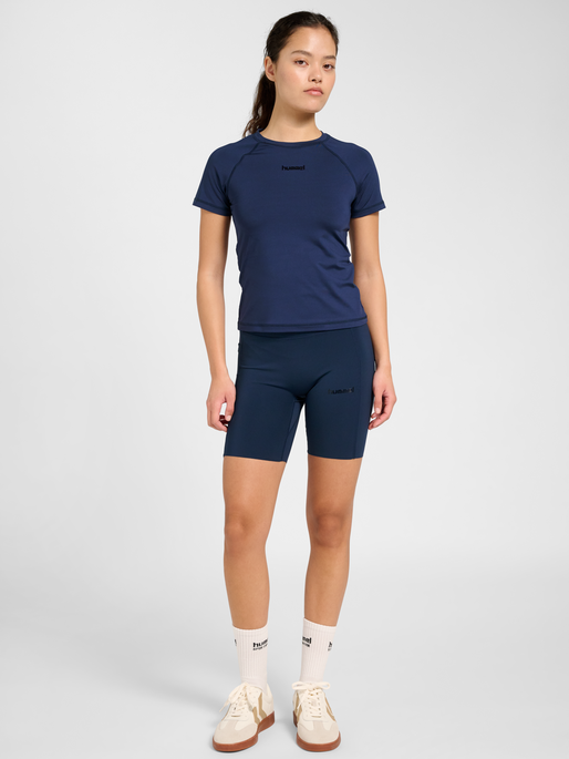 hmlPRIMA W T-SHIRT S/S, DRESS BLUES, model
