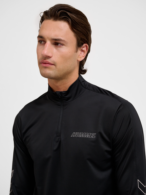 hmlTE STRENGTH PL HALF ZIP, BLACK, model