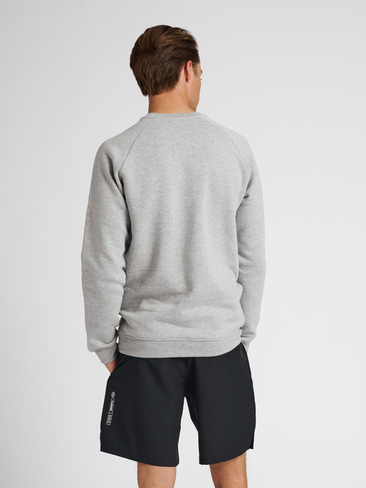 hmlRED HEAVY SWEATSHIRT, GREY MELANGE, model