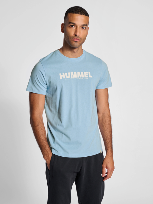 hmlLEGACY T-SHIRT, PLACID BLUE, model