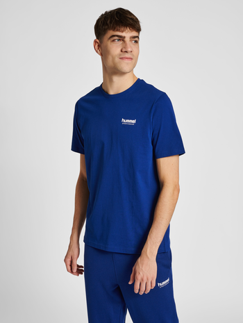 hmlLGC GABE T-SHIRT, ESTATE BLUE, model