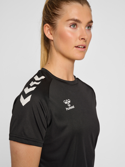hmlCORE XK CORE POLY T-SHIRT S/S WOMAN, BLACK, model