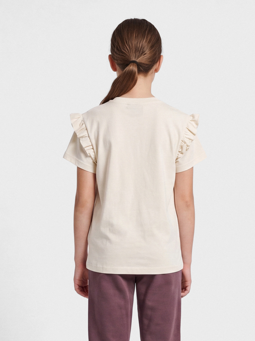 hmlFLOWY RUFFLE T-SHIRT S/S, BIRCH, model