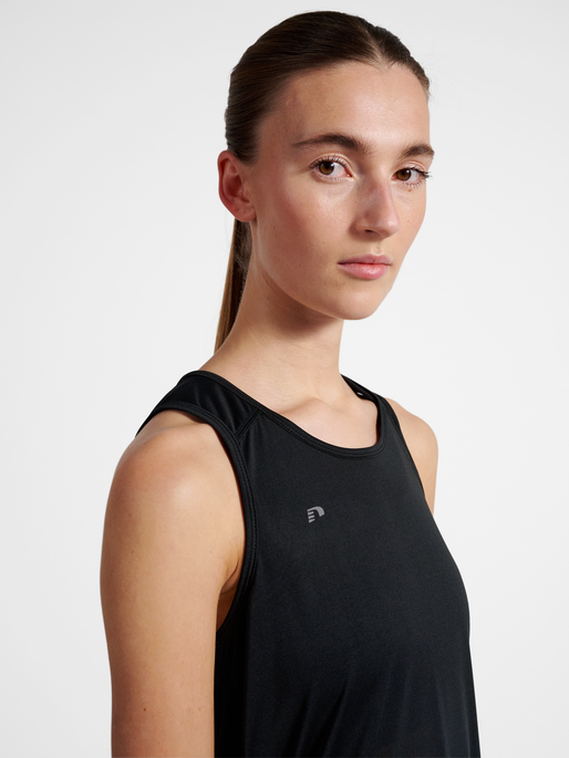 nwlBEAT SINGLET W, BLACK, model