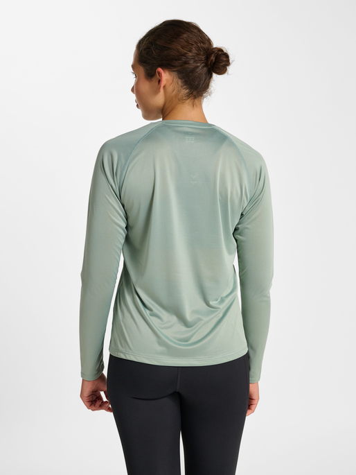 nwlBEAT W T-SHIRT L/S, GREEN MILIEU, model