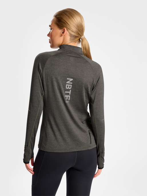 nwlPACE HALF ZIP WOMAN, BELUGA MELANGE, model